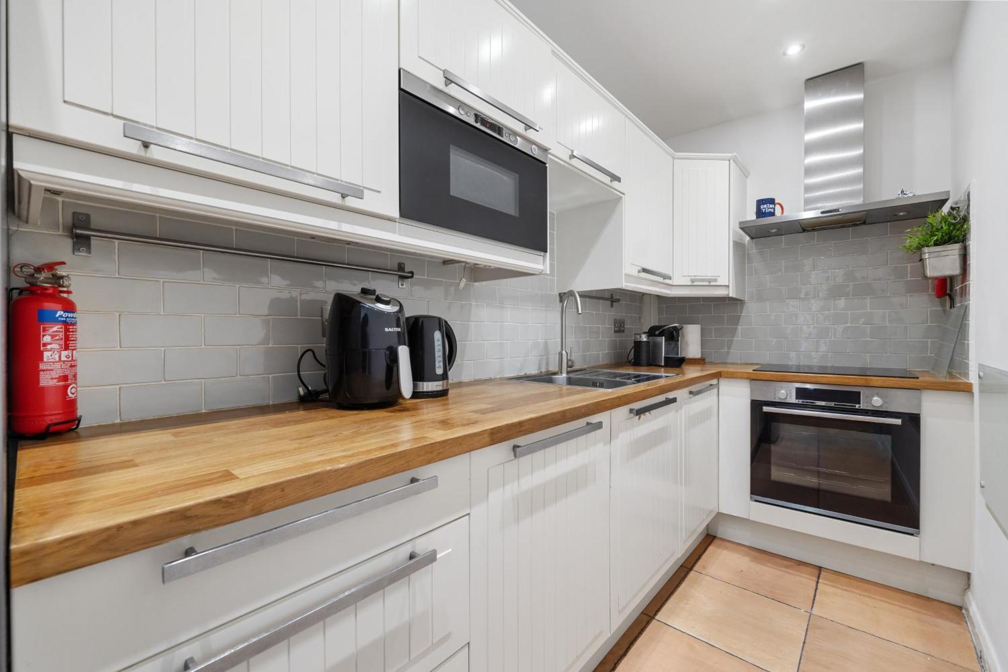 Holland Park Flat, 2bed 2bath, Breakfast, Lgf Appartamento Londra